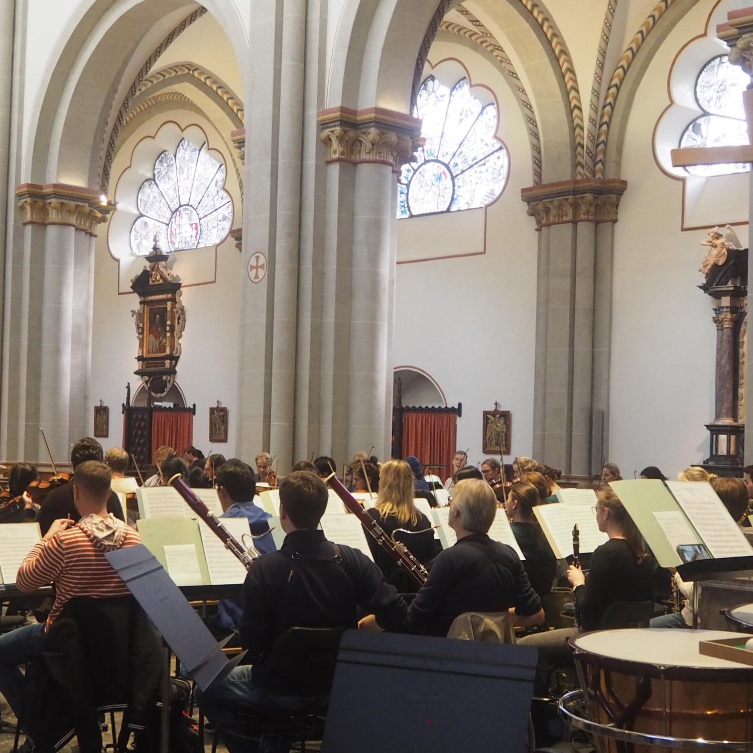 Das Beethoven Orchester bei der Probe im Bonner Münster