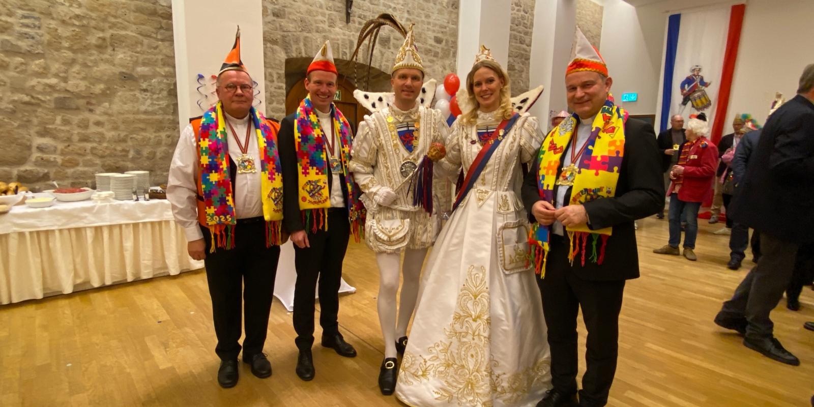 Pfarrer Bernd Kemmerling, Kaplan Dr. Christian Jasper, Prinz Oliver I., Bonna Maike I. und Msgr. Dr. Markus Hofmann